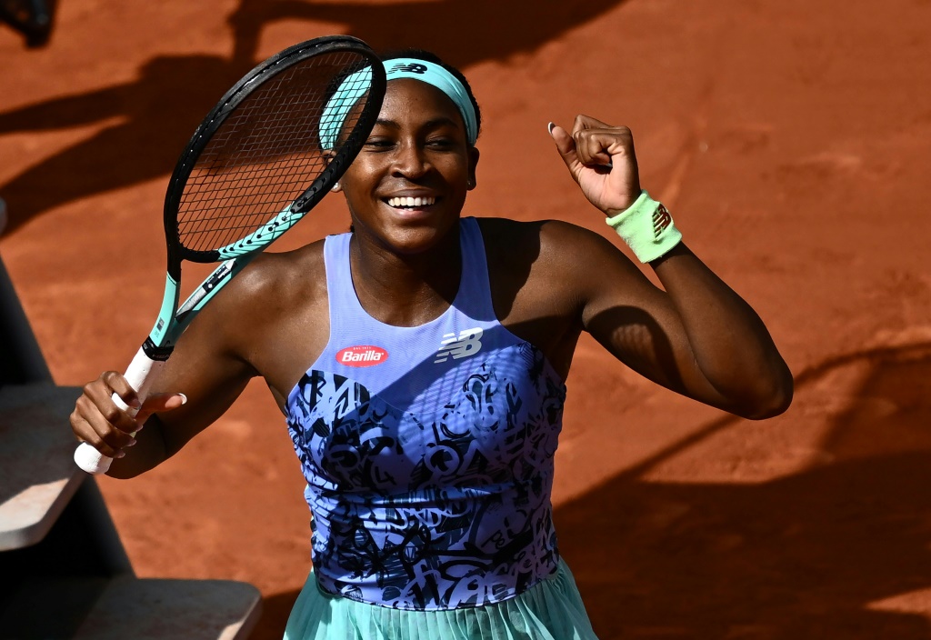 La joie de l'Américaine Coco Gauff, après avoir battu sa compatriote Sloane Stephens, 7-5, 6-2, en quarts de finale du tournoi de Roland-Garros, le 31 mai 2022