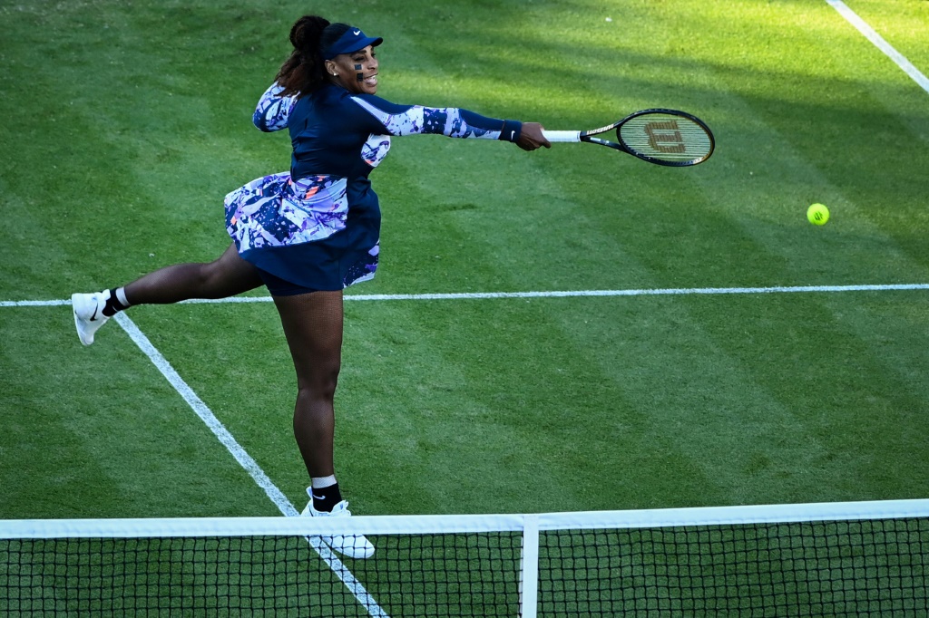 Serena Williams alignée en double dans le tournoi sur gazon d'Eastbourne, le 21 juin 2022