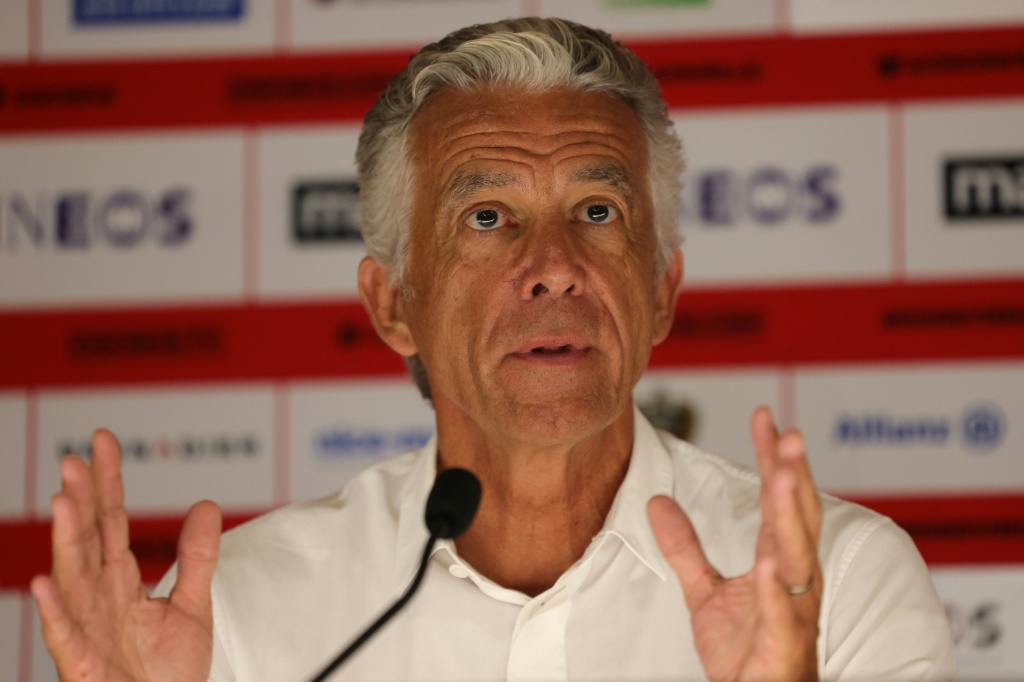 Le suisse Lucien Favre officellement présenté à la presse comme le nouvel entraîneur à Nice, le 27 juin 2022