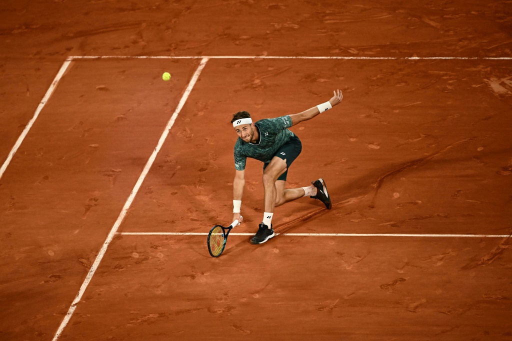 Casper Ruud contre Holger Rune en quart de finale de Roland-Garros le 2 juin 2022 à Paris