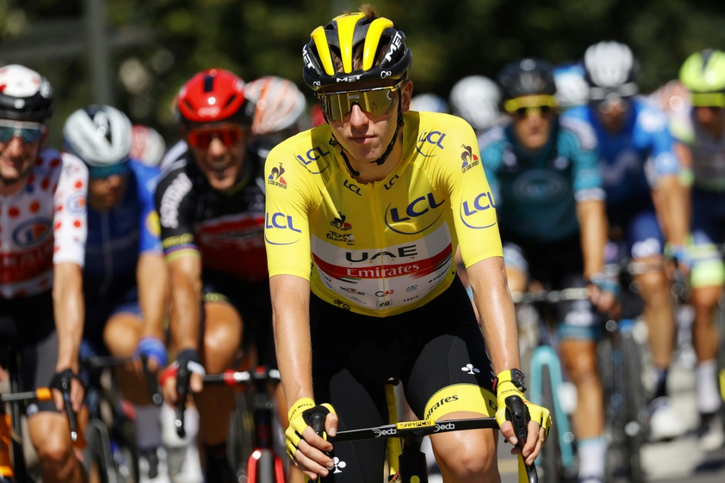 Le maillot jaune Tadej Pogacar lors de la dernière étape du Tour de France sur les Champs-Elysées, le 18 juillet 2021