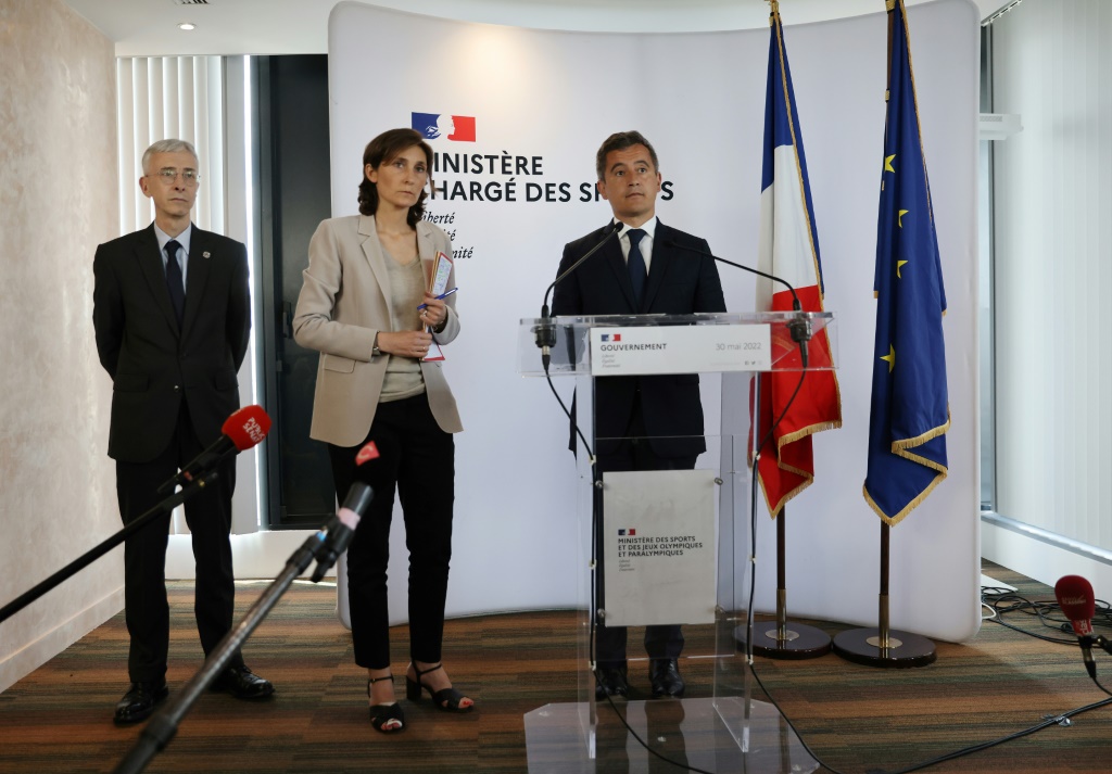Gérald Darmanin, le préfet de police de Paris Didier Lallement, la ministre des Sports Amélie Oudéa-Castera à Paris le 30 mai 2022