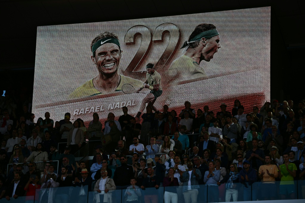 L'image de Rafael Nadal projetée sur un écran géant à Roland-Garros après son 22e titre en Grand Chelem, le 5 juin 2022