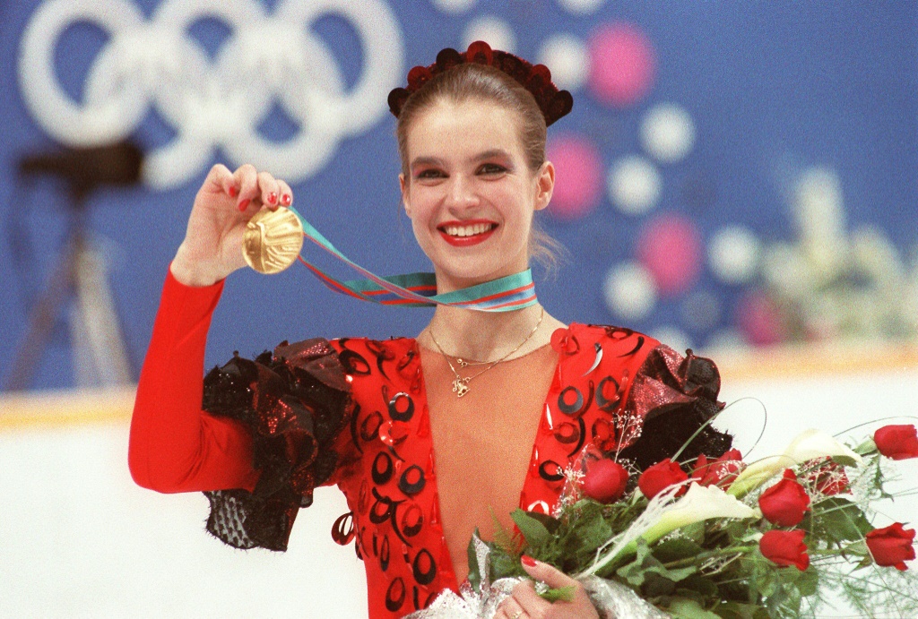 Katarina Witt avec sa médaille d'or des Jeux olympiques de Calgary le 27 février 1988, obtenue sous les couleurs de la République démocratique d'Allemagne