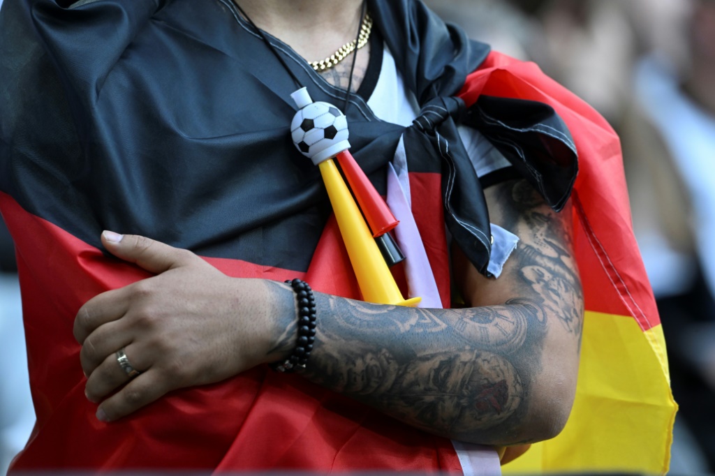 Un supporter allemand le 7 juin 2022 à Munich avant le match Allemagne-Angleterre en Ligue des nations. Le surnom de Mannschaft n'a jamais fait l'unanimité parmi les fans de la sélection allemande