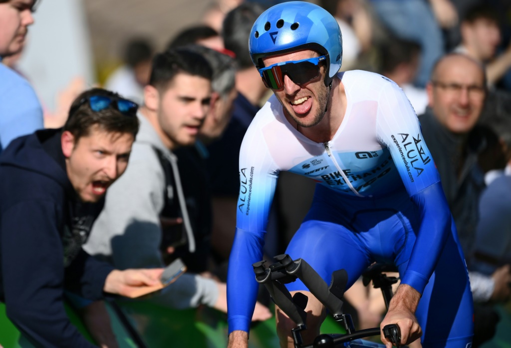 Le Britannique Adam Yates, lors de la 4e étape de Paris-Nice, un contre-la-montre entre Domerat et Montluçon, le 9 mars 2022