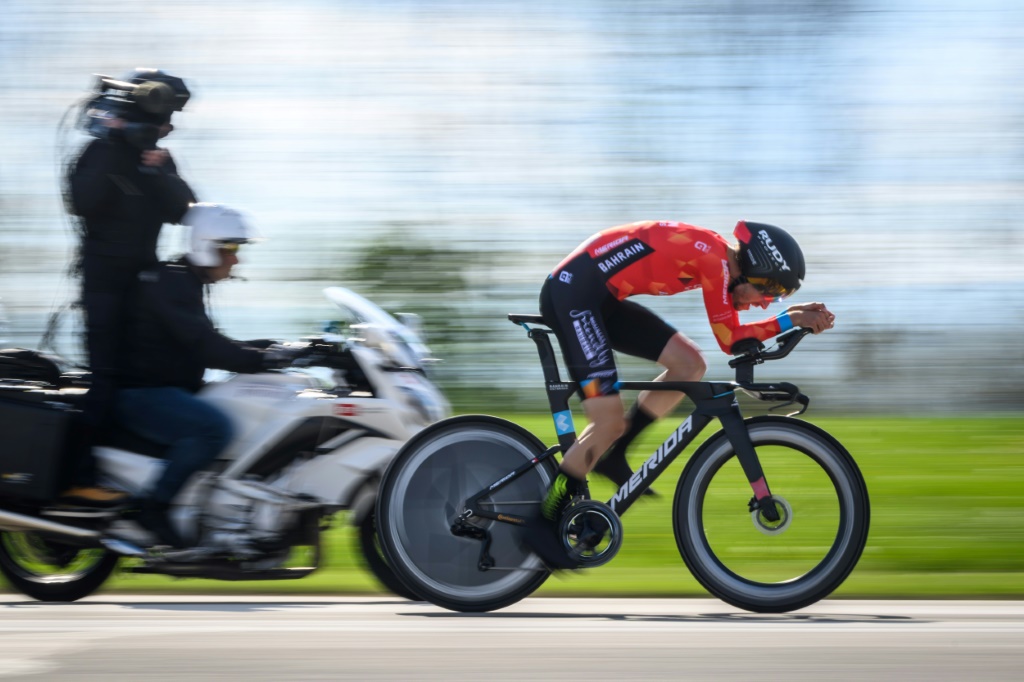 Le Suisse Gino Mäder, lors du prologue du Tour de Romandie, le 26 avril 2022 à Lausanne