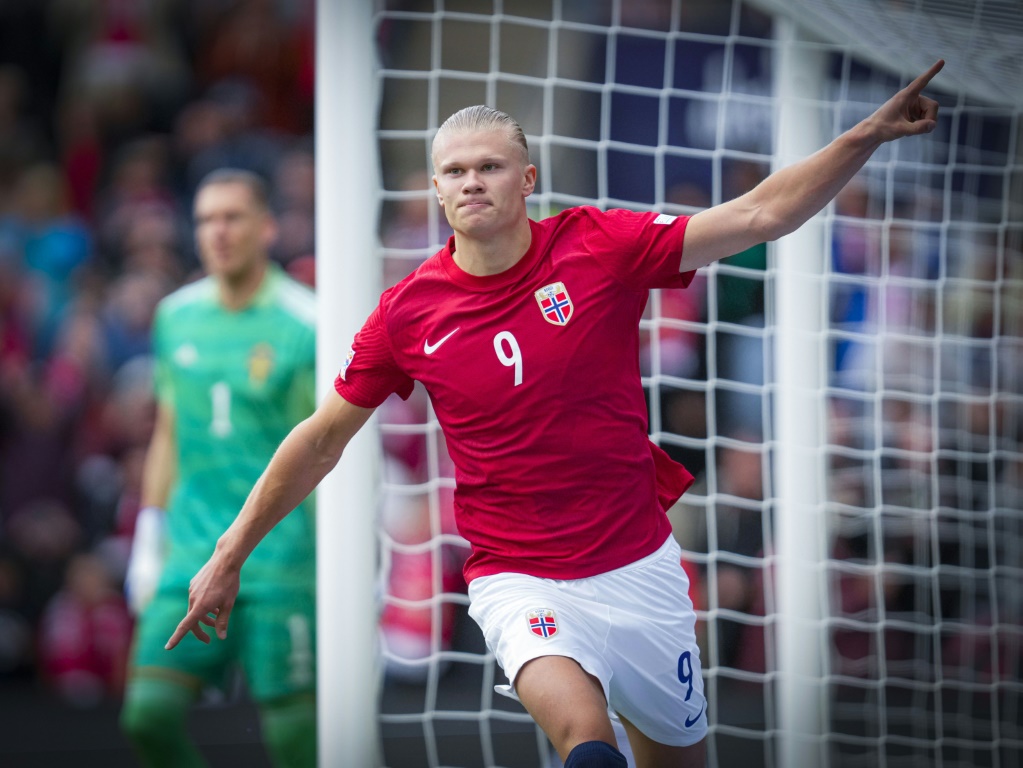 La joie de l'attaquant norvégien Erling Haaland, après avoir marqué le 2e but sur pénalty face à la Suède, lors de leur match de Ligue des nations, le 12 juin 2022 à Oslo