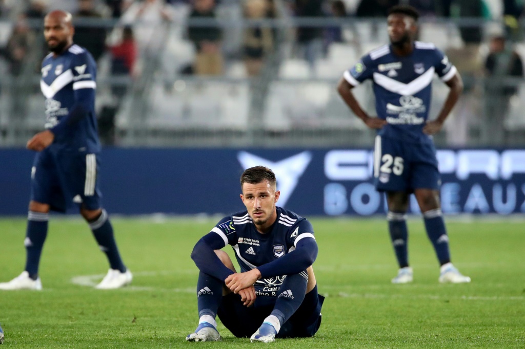 L'attaquant bordelais Rémi Oudin et ses coéquipiers, après le match nul (2-2) concédé à domicile face à Saint-Etienne, lors de la 33e journée de Ligue 1, le 20 avril 2022 au Matmut Atlantique