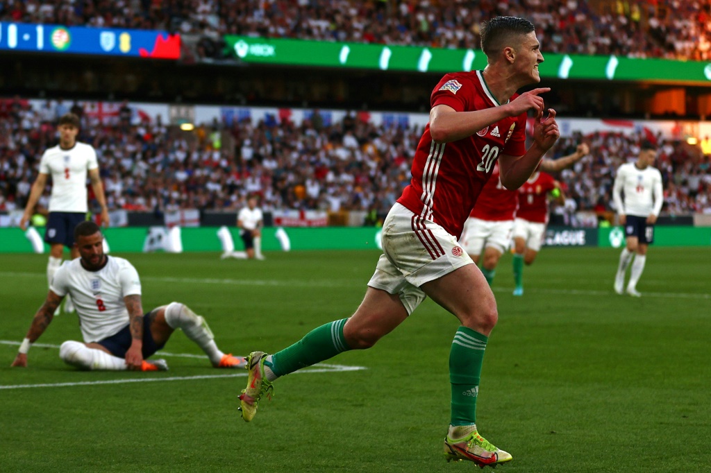 La joie du milieu de terrain hongrois Roland Salai, après avoir marqué son 2e but face à l'Angleterre, lors de leur match de Ligue des nations, le 14 juin 2022 à Wolverhampton
