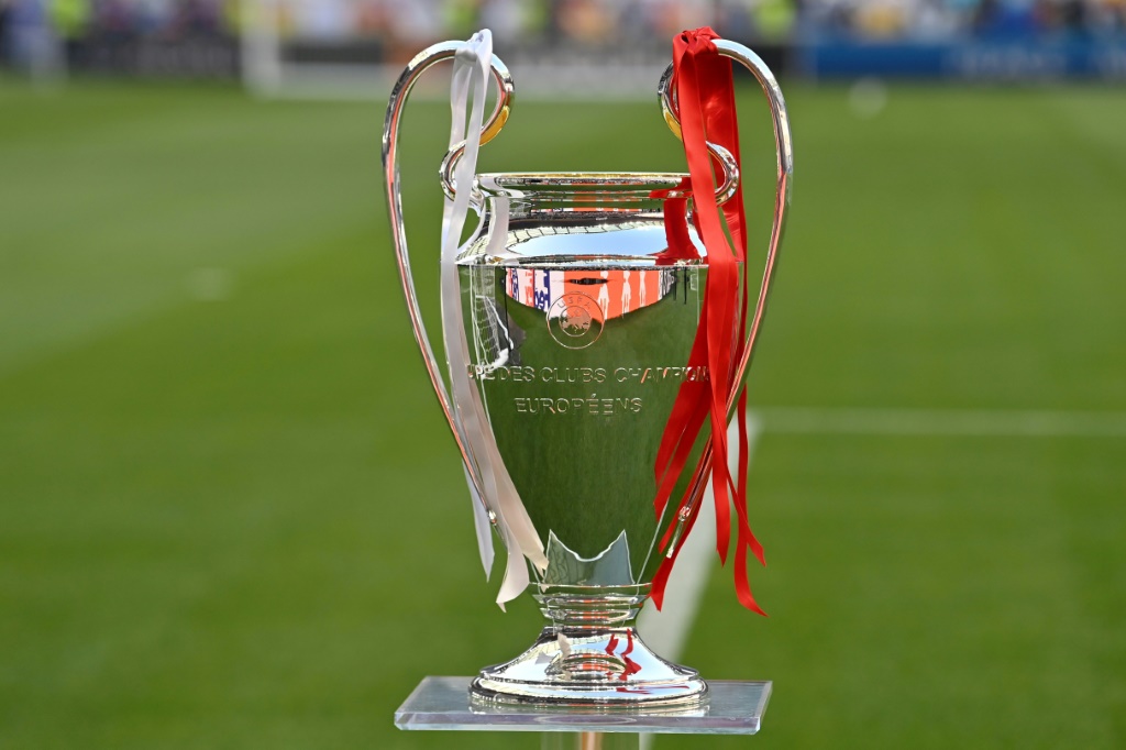 Le trophée de la Ligue des champions avant la finale Liverpool-Real Madrid au  Stade de France