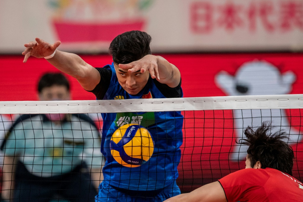 Le volleyeur chinois Zhang Jingyin face au Japon