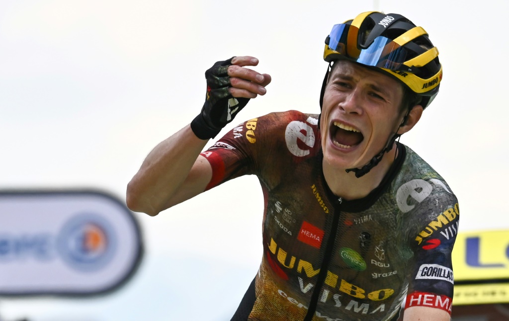 Le Danois Jonas Vingegaard gagne la 11e étape du Tour de France 2022 arrivée au col du Granon et s'empare du maillot jaune de leader le 13 juillet 2022