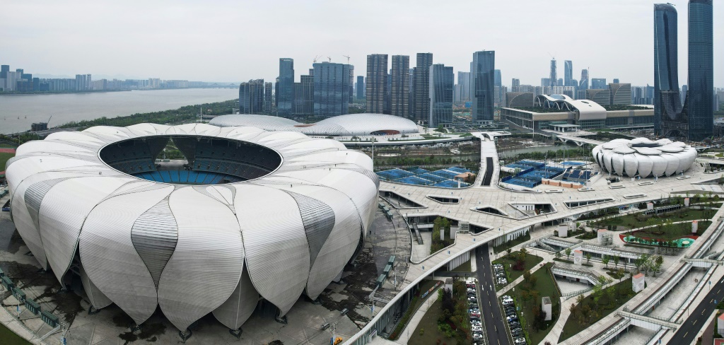 Vue aérienne du Stade du Centre des sports olympiques (g) et du Stade du Centre de Tennis