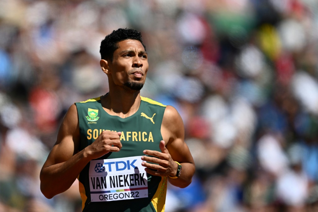 Le Sud-Africain Wayde van Niekerk après avoir remporté sa série du 400 m aux Mondiaux d'athlétisme d'Eugene (Oregon)