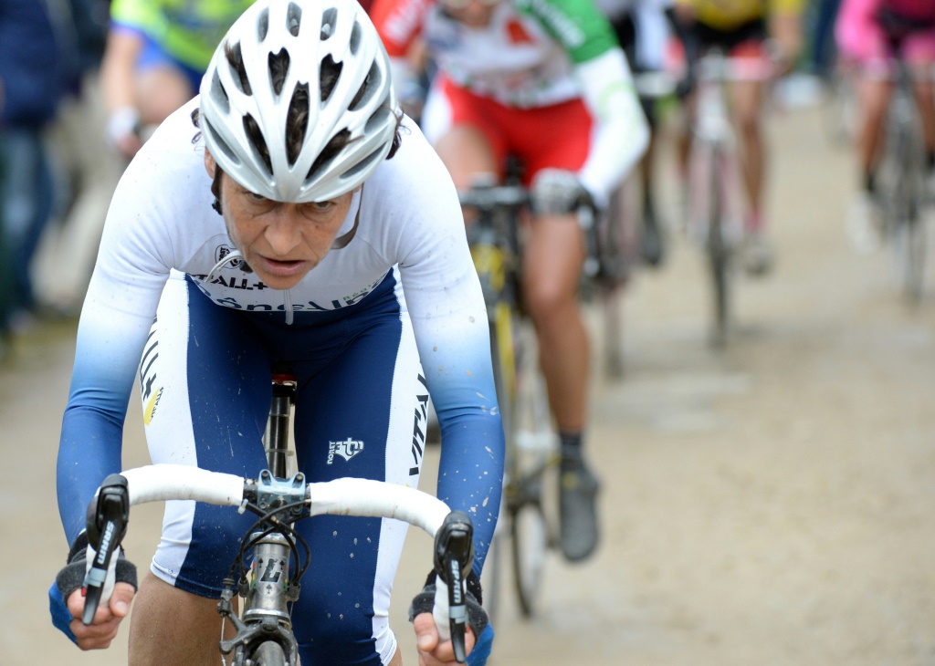 L'icône du cyclisme féminin français Jeannie Longo le 22 juin 2013 à Lannilis