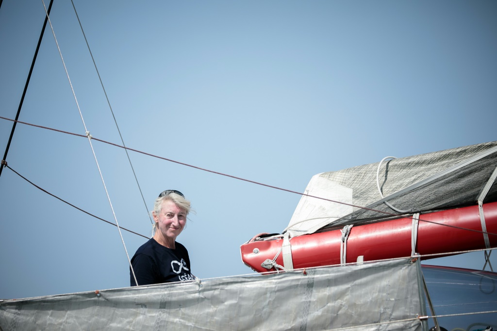 La navigatrice française Catherine Chabaud à bord de "formatives Network" au départ de la Drheam Cup