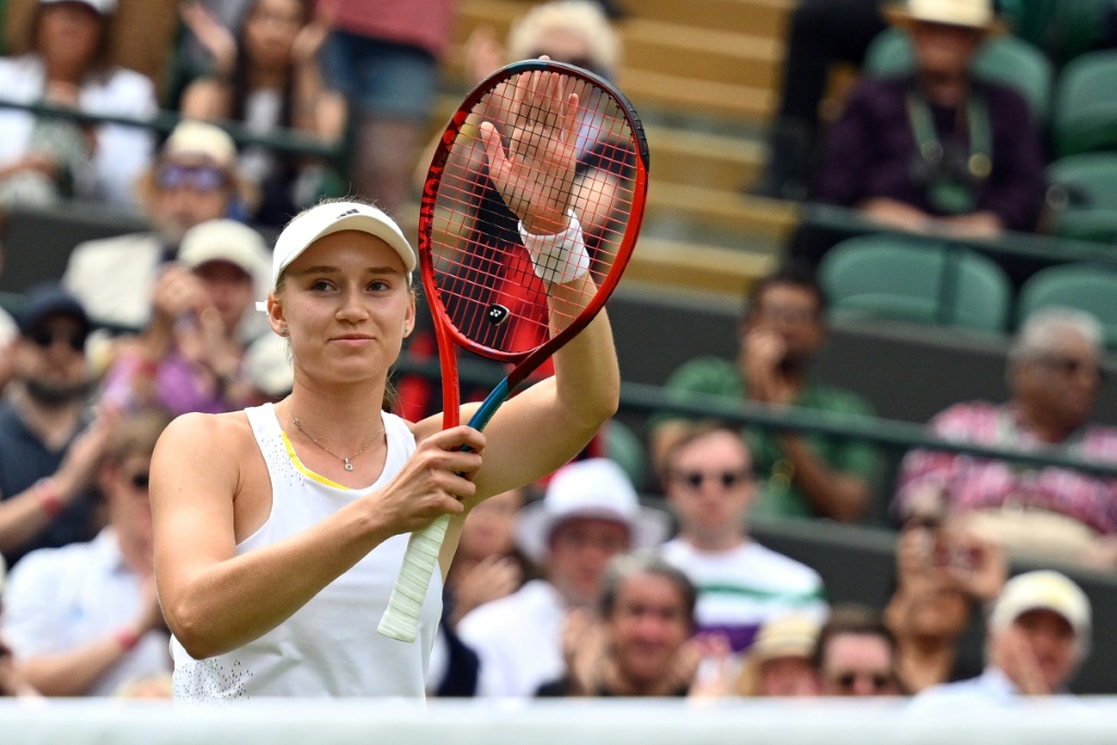 La Kazakhe Elena Rybakina après son succès en quart de finale de Wimbledon face à l'Australienne Ajla Tomljanovic