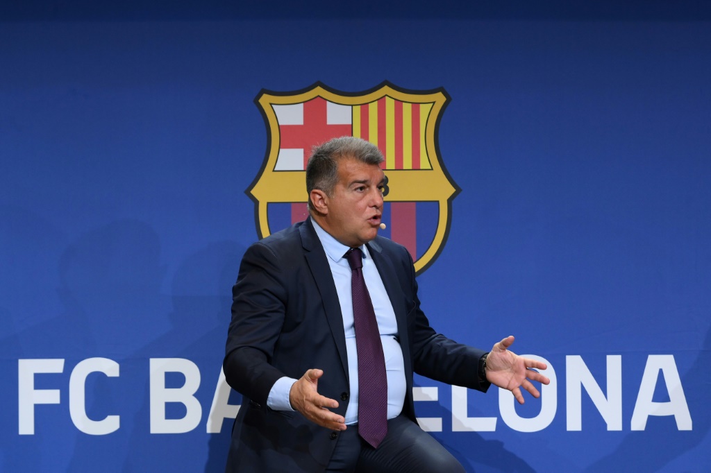Le président du FC Barcelone Joan Laporta en conférence de presse au siège du club