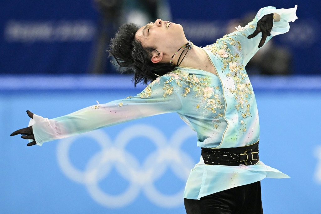 La légende du patinage artistique Yuzuru Hanyu lors des Jeux olympiques de Pékin