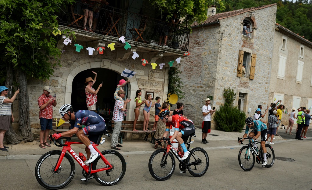 Le Belge Jasper Stuyven, le Britannique Fred Wright et le Français Alexis Gougeard, échappés dans les 30 derniers kilomètres de la 19e étape du Tour de France, disputée entre Castelnau-Magnoac et Cahors, le 22 juillet 2022