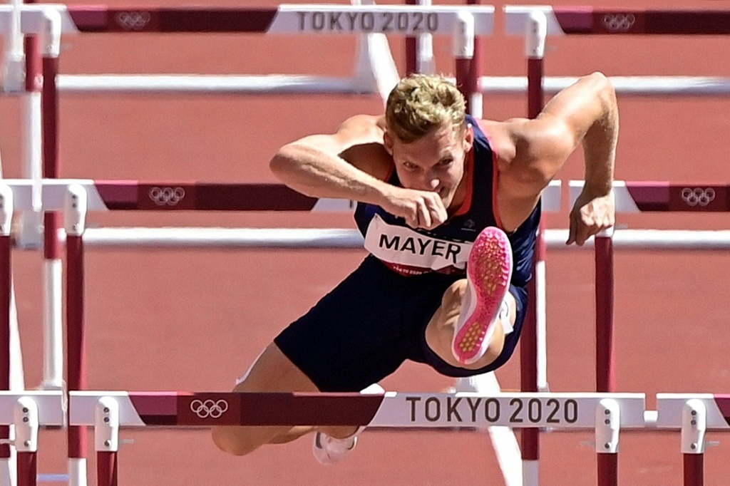 Le Français Kevin Mayer, lors de l'épreuve du 110 m haies du décathlon aux Jeux olympiques de Tokyo 2020, le 5 août 2021