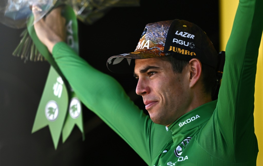 Le Belge Wout Van Aert célèbre sa victoire lors du contre-la-montre entre Lacapelle-Marival et Rocamadour, 20ème et avant-dernière étape du Tour de France cycliste, le 23 juillet 2022