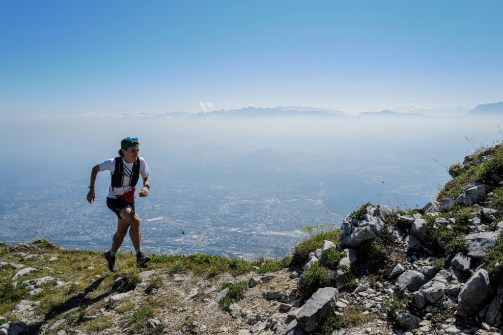 Alexandre Boucheix, alias Casquette Verte, lors de l'Ultra tour des quatre massifs (Ut4M)  à travers les Alpes, près de Lans-en-Vercors, dans l'Isère, le 21 juillet 2022