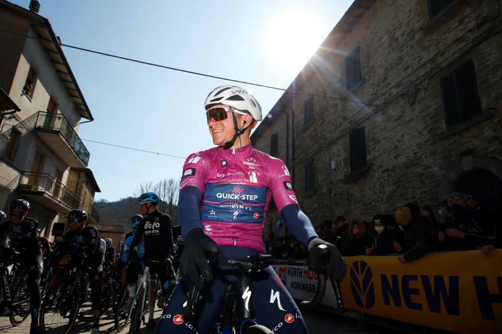 Le jeune Belge Remco Evenepoel de la Quick-Step sur le Tirreno Adriatico à Apecchio, le 12 mars 2022