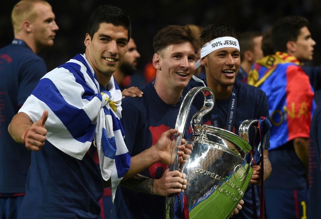 La joie des attaquants uruguayen Luis Suarez, argentin Lionel Messi et brésilien Neymar, après avoir remporté la Ligue des Champions avec Barcelone en battant en finale la Juventus Turin (3-1), le 6 juin 2015 à Berlin