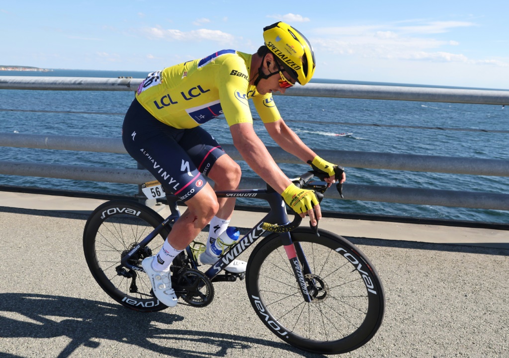 Le Belge Yves Lampaert, premier maillot jaune du Tour, lors de la 2e étape entre Roskilde et Nyborg (Danemark), le 2 juillet 2022