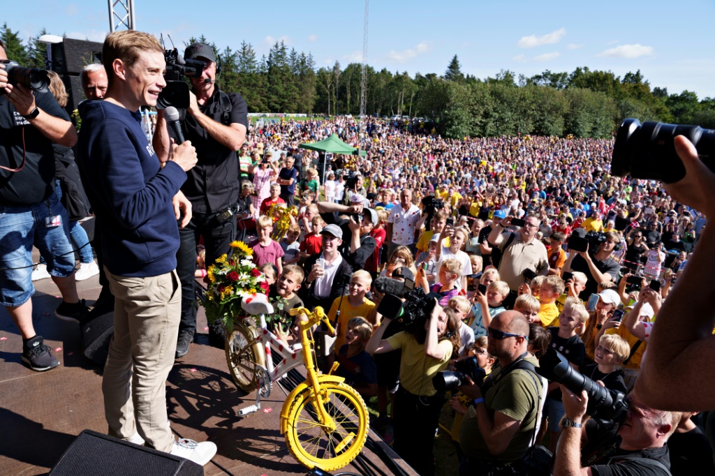 Le vainqueur du dernier Tour de France Jonas Vingegaard, célébré dans son village natal de Glyngøre, le 28 juillet 2022