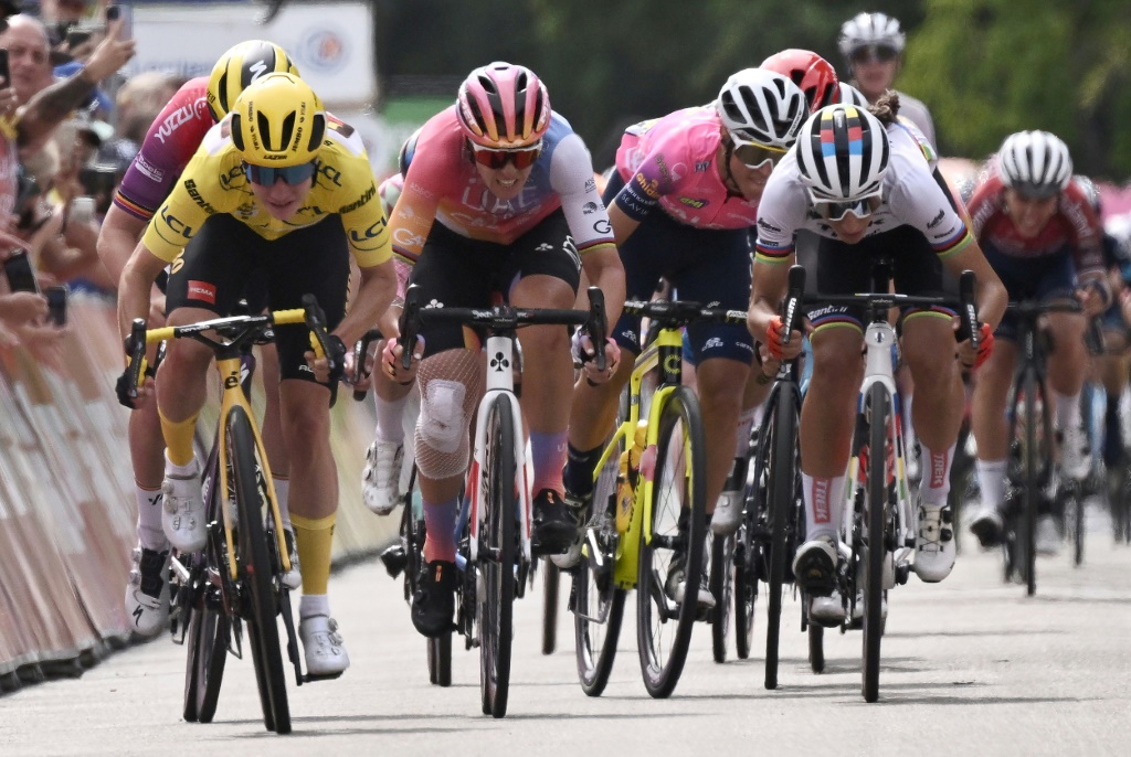 La maillot jaune, la Néerlandaise Marianne Vos s'impose au sprint dans la 6e étape du Tour de France Femmes, le 29 juillet 2022, disputée entre Saint-Dié-les-Vosges et Rosheim, son 2e succès depuis le départ de Paris