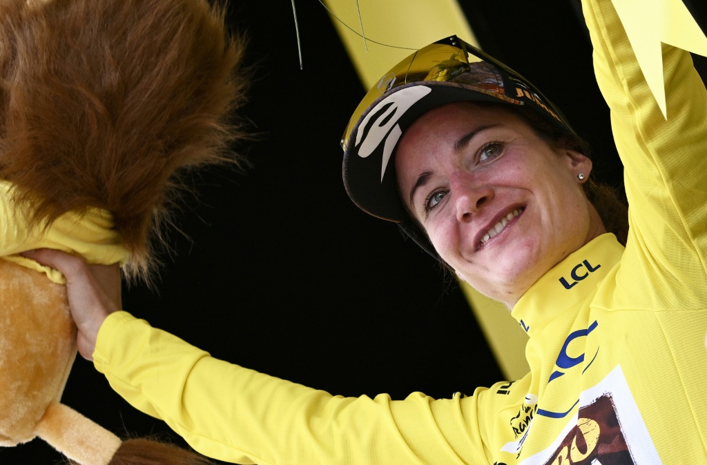 La Néerlandaise Marianne Vos toujours en jaune après la 6e étape du Tour de France à Rosheim, le 29 juillet 2022