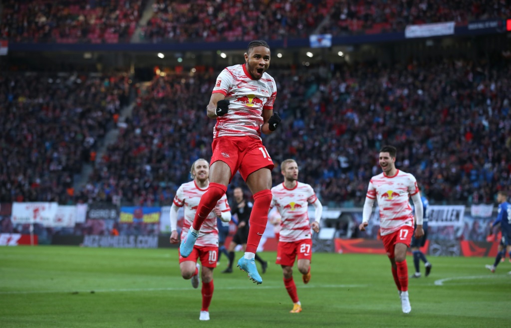 La joie du milieu de terrain français de Leipzig, Christopher Nkunku, après avoir ouvert le score à domicile contre Hoffenheim, lors de la 29e journée de Bundesliga, le 10 avril 2022