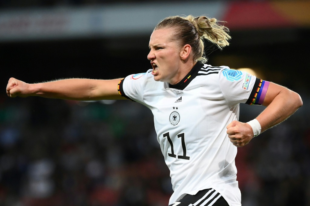 La joie de l'attaquante allemande Alexandra Popp, auteure d'un doublé lors de la victoire, 2-1 contre la France,  en demi-finale de l'Euro à Milton Keynes, le 27 juillet 2022