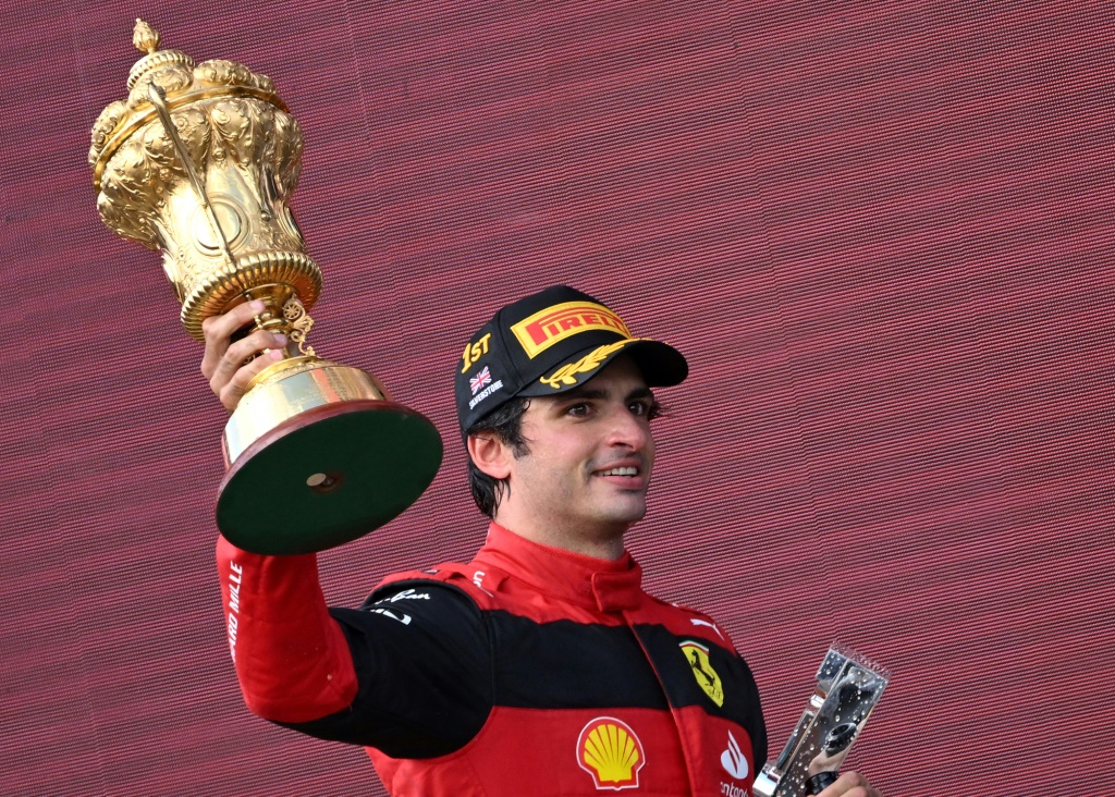Le pilote Ferrari Carlos Sainz Jr vainqueur du GP de Grande-Bretagne à Silverstone, le 3 juillet 2022