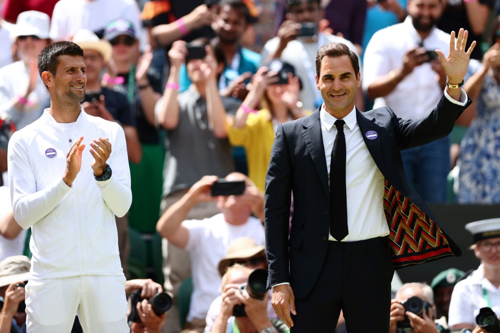 Novak Djokovic et Roger Federer à Wimbledon le 3 juillet 2022 à l'occasion d'une cérémonie pour le 100e anniversaire du Centre Court