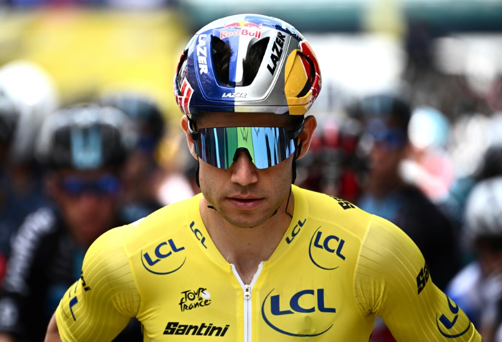 Le Belge Wout Van Aert, leader du classement général du Tour de France pendant la 5e étape, à Lille, le 6 juillet 2022