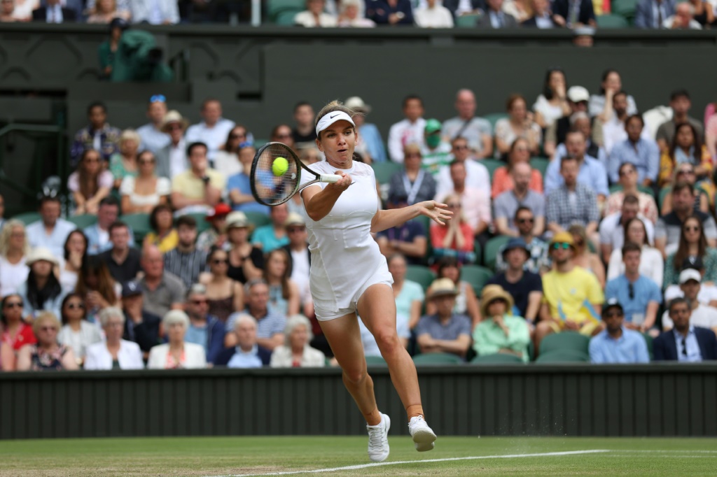 La Roumaine Simona Halep en quart de finale de Wimbledon contre l'Américaine Amanda Anisimova le 6 juillet 2022