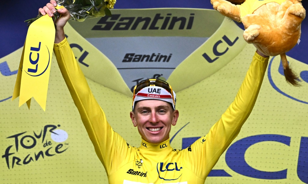 Le Slovène Tadej Pogacar maillot jaune du Tour de France à l'arrivée de la 6e étape, le 7 juillet 2022 à Longwy
