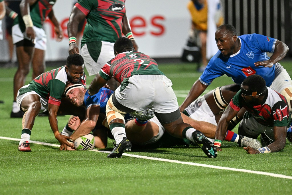 Le troisième ligne namibien marque un essai contre le Kenya le 10 juillet 2022 à Aix-en-Provence