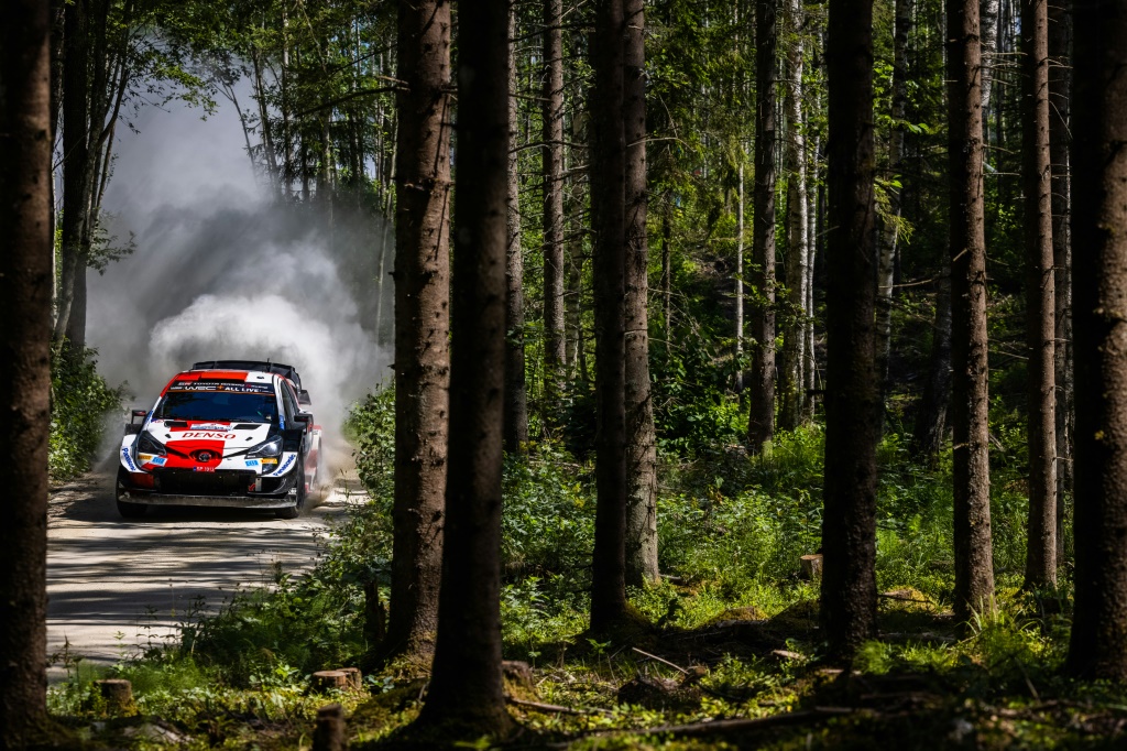 Le Britannique Elfyn Evans, au volant de sa Toyota, lors du Rallye d'Estonie, le 17 juillet 2021, près de Karste