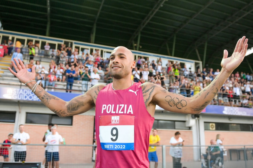 L'Italien Lamont Marcell Jacobs après sa victoire sur 100 m aux championnats d'Italie à Rieti le 25 juin 2022