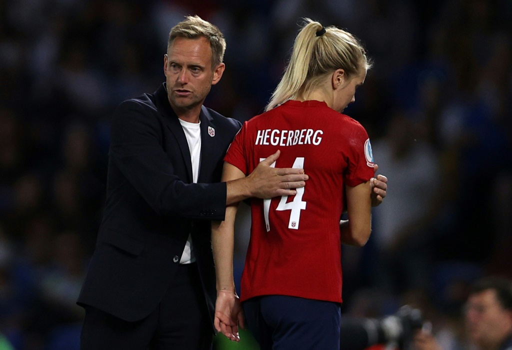 La star norvégienne Ada Hegerberg sort lors du match de l'Euro contre l'Angleterre (8-0), à Brighton, le 11 juillet 2022