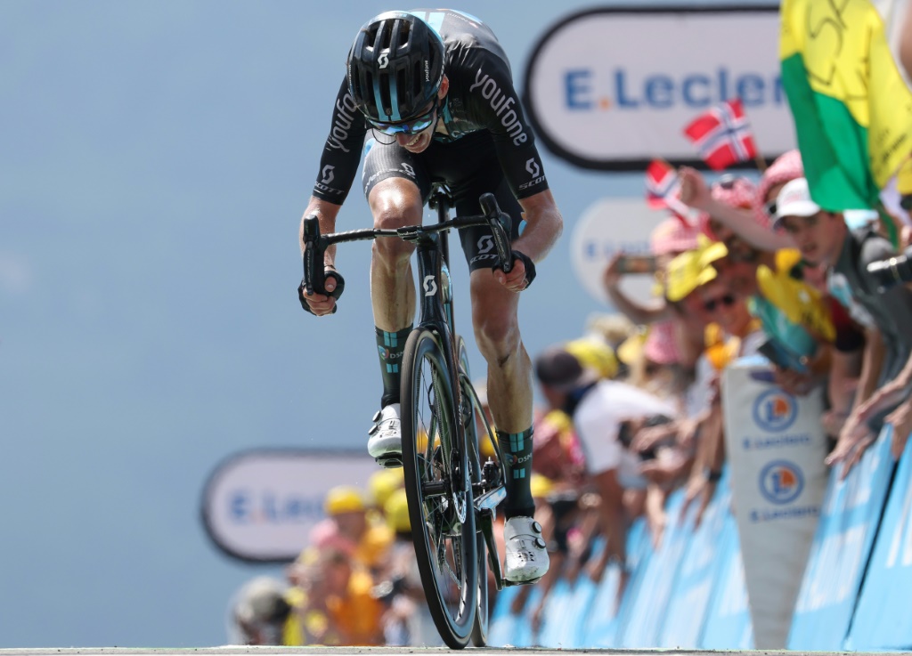 Le Français Romain, 6e de la 17e étape du Tour de France, le 20 juillet 2022 à l'altiport de Pyeragudes, est remonté de la 9e place à la 6e au classement général