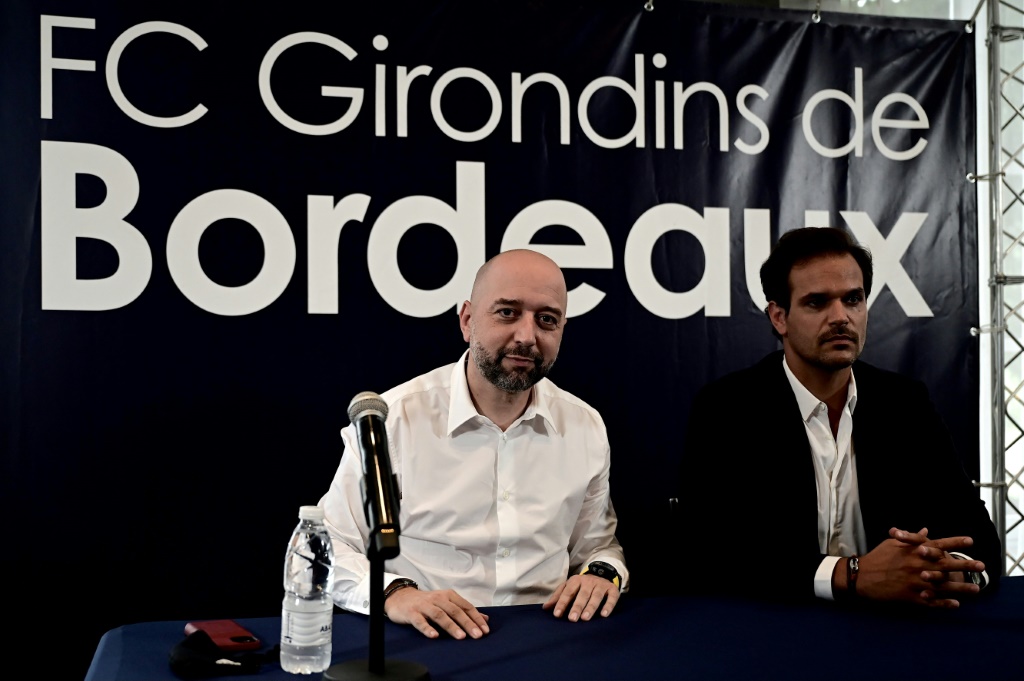 Le président des Girondins de Bordeaux Gerard Lopez et le directeur sportif Admar Lopes, lors d'une conférence de presse au camp d'entrainement du Haillan, le 23 juillet 2021