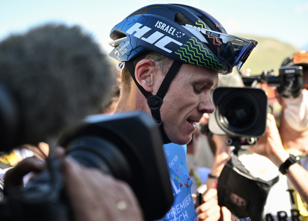 Le Britannique Chris Froome, à l'arrivée de la 12e étape du Tour de France, le 14 juillet 2022 à l'aLPE d'Huez