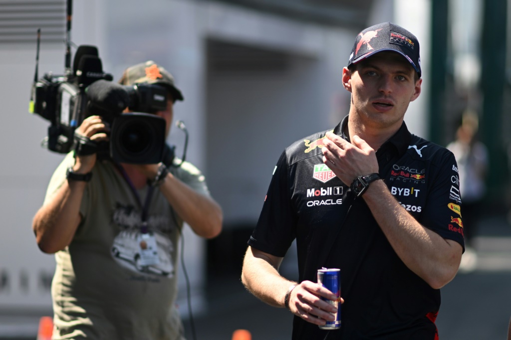 Le Néerlandais Max Verstappen arrive au circuit du Castellet avant le début du GP de France de F1, le 21 juillet 2021