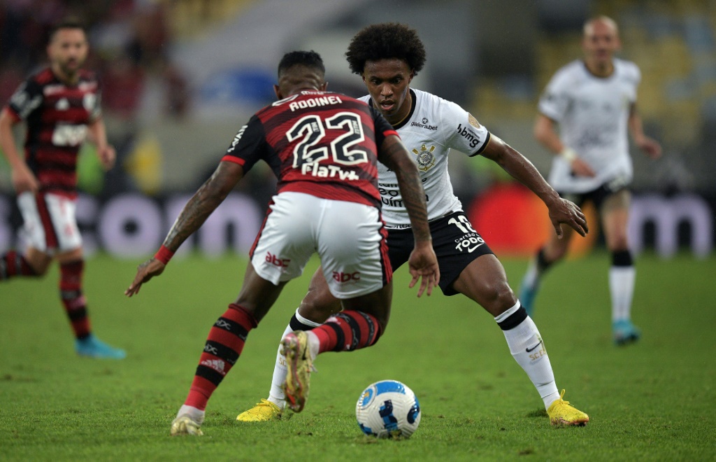 Willian en action avec les Corinthians contre Flamengo